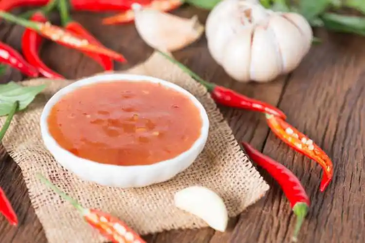 Can Chili Garlic Sauce Replace Gochujang?