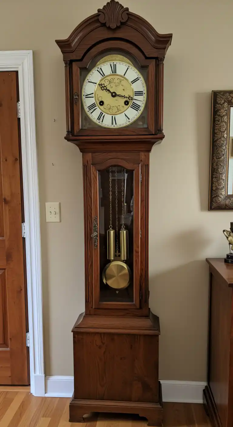 19 Vintage Dining Room Ideas for a Timeless Look 14 14) Vintage Clocks